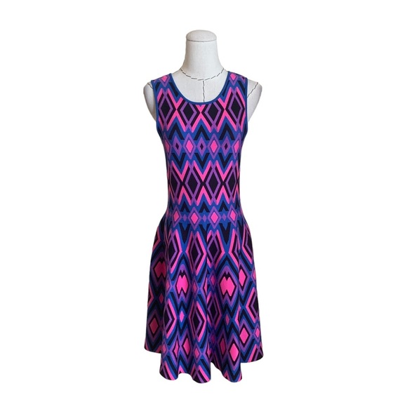 Issa London Dresses & Skirts - Issa London Knit Sleeveless Diamond Pattern Fit and Flare Skater Dress Med/Large